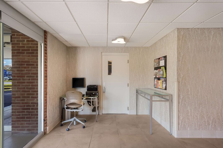 Business Center 58 of 58
