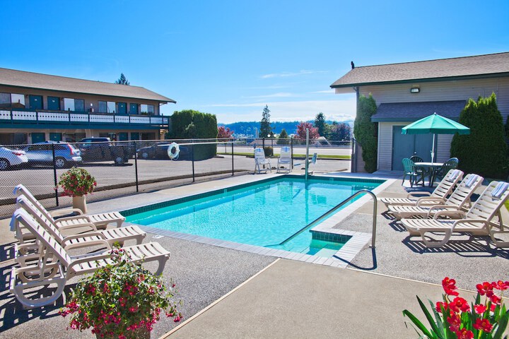Poulsbo Inn & Suites