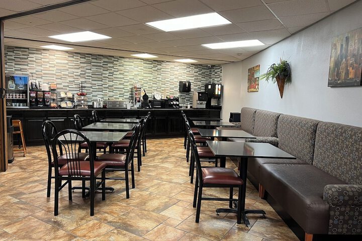 Greenlight Inn & Suites