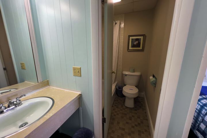 Room 64 of 81