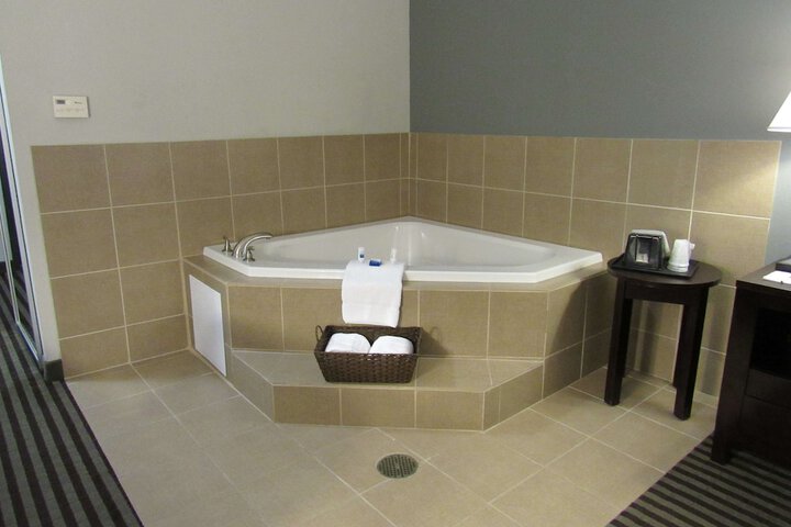 Room 12 of 34