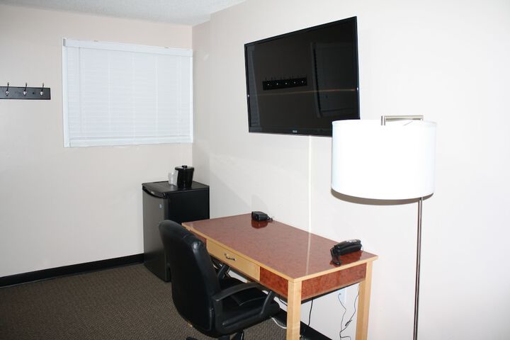 Room 6 of 10