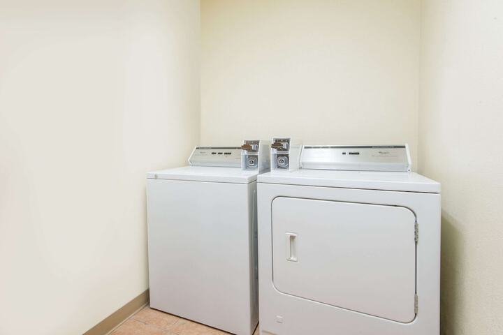 Room 6 of 18