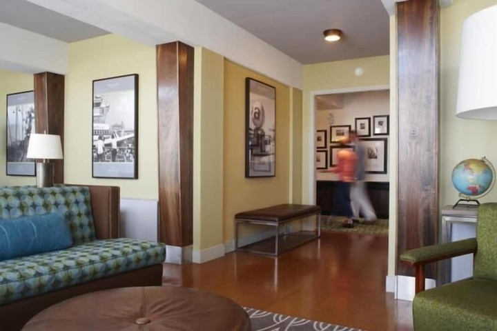 Room 32 of 70