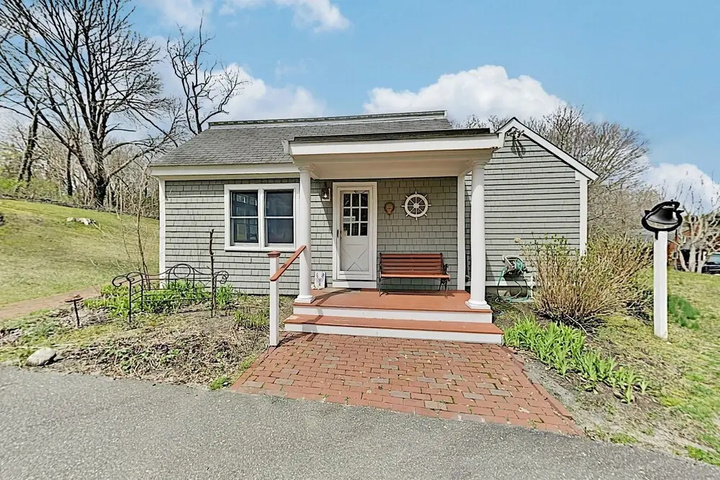 Timeless Cape Near Cold Storage Beach 4 Bedroom Home