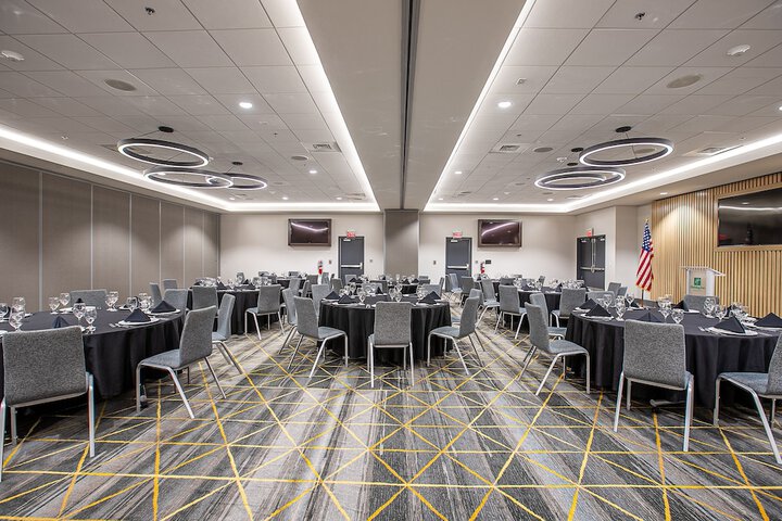 Ballroom/Hall 109 of 116