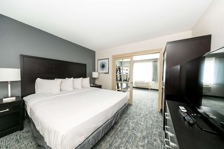 Room 30 of 43