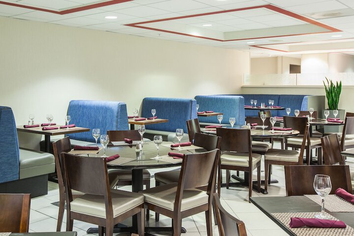 Dining 80 of 89
