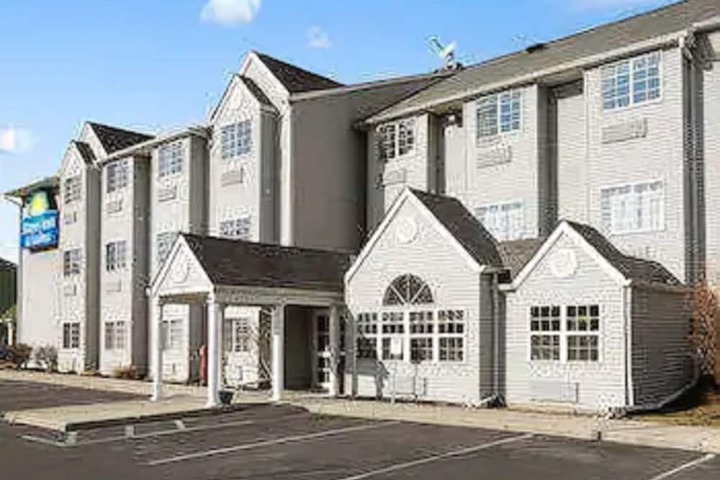 Days Inn & Suites by Wyndham Lafayette IN
