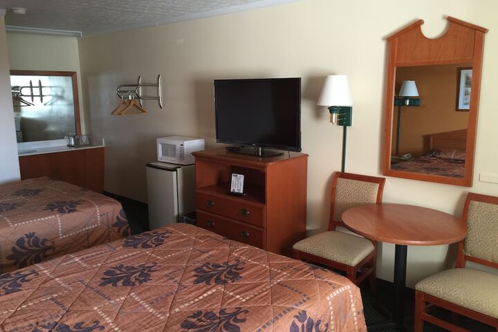 Room 4 of 9
