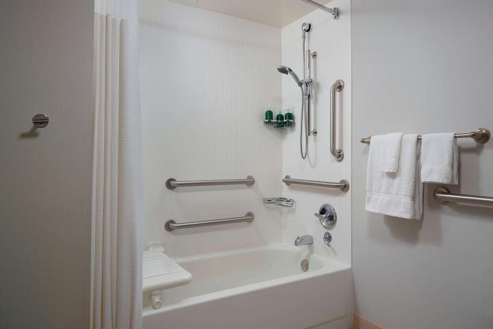 Room 8 of 25