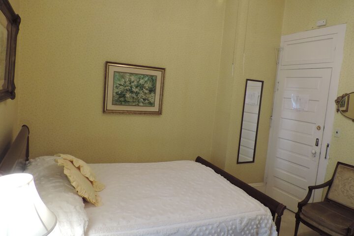 Room 62 of 80