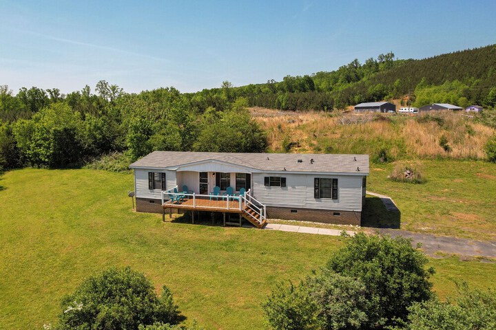 Quaint Asheboro Home 1 Mi to North Carolina Zoo!