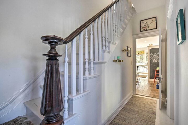 Walk to Downtown: Pet-friendly Millerton Home!
