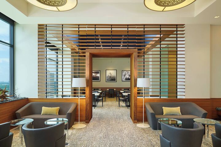 Lounge 60 of 64