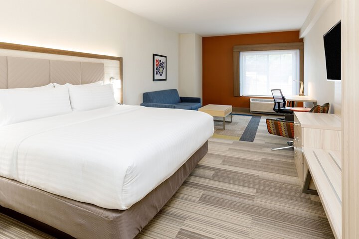 Holiday Inn Express & Suites Sturbridge by IHG