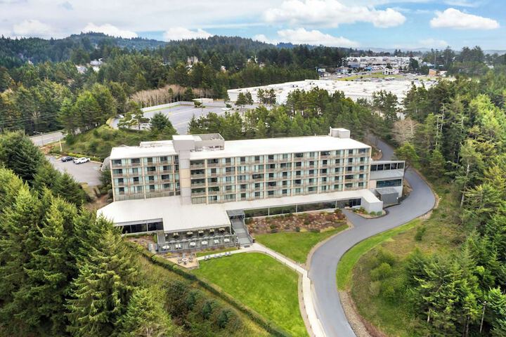 Best Western Plus Agate Beach Inn