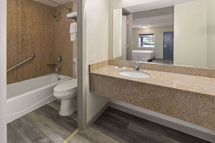 Room 15 of 26
