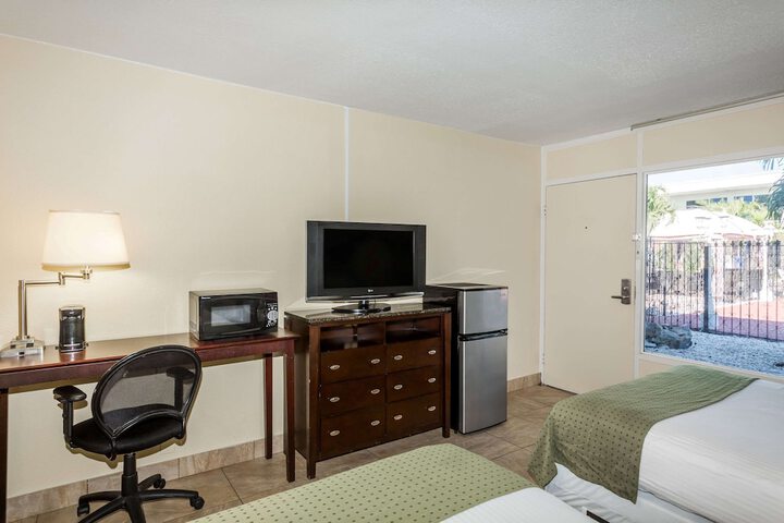 Room 19 of 51
