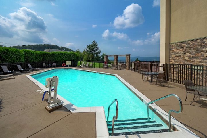 Pool 4 of 43