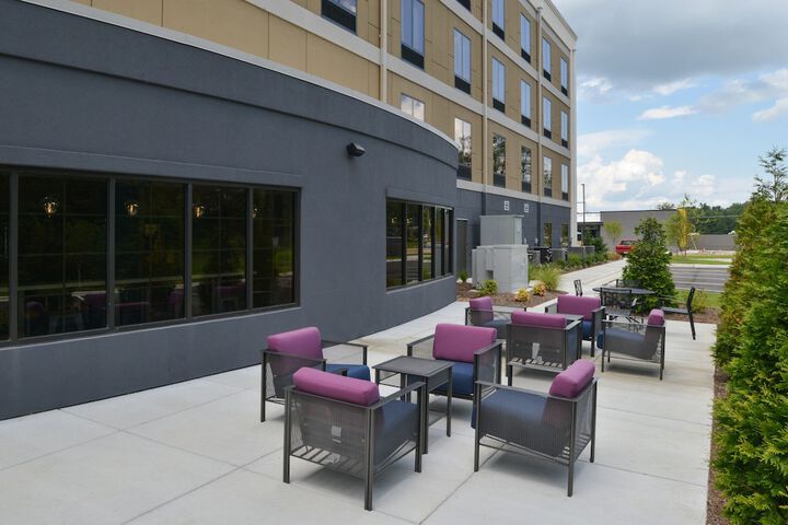 Holiday Inn Express & Suites Bryant - Benton Area by IHG
