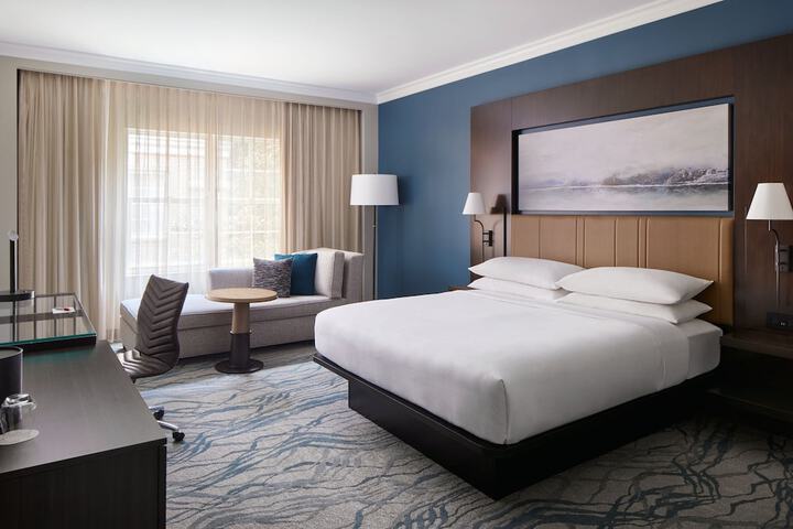 Room 32 of 77