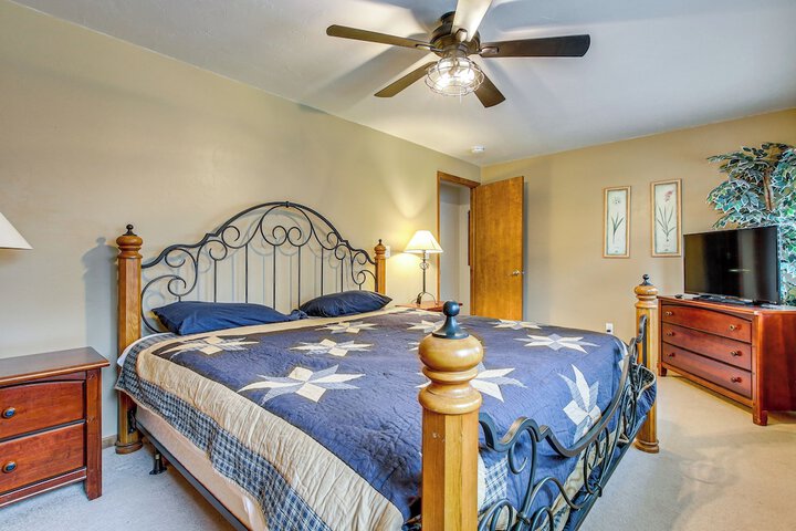 Door County Townhome: Pool Access 1 Mi to Beach!