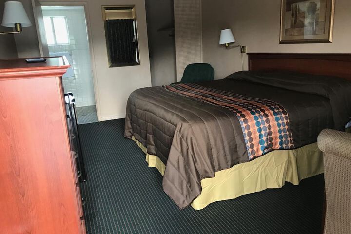 Redwood Inn