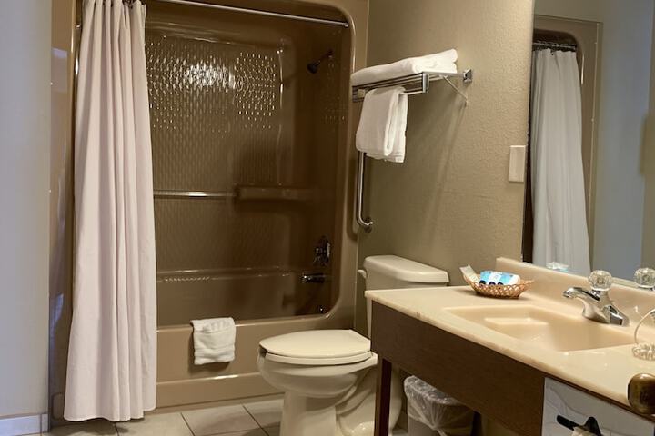 Coachman Inn & Suites
