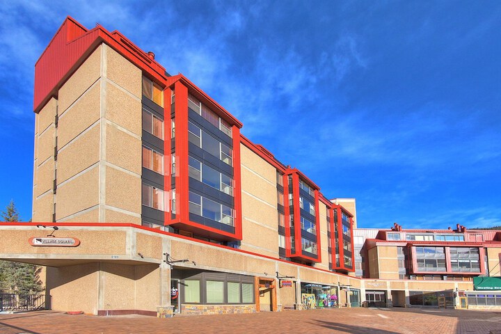 VS645H Village Square 1Br 1Ba Hotel Room