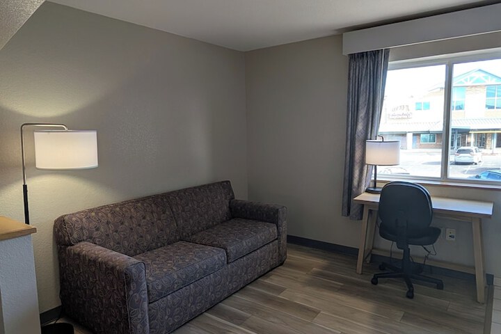 Days Inn & Suites by Wyndham Castle Rock