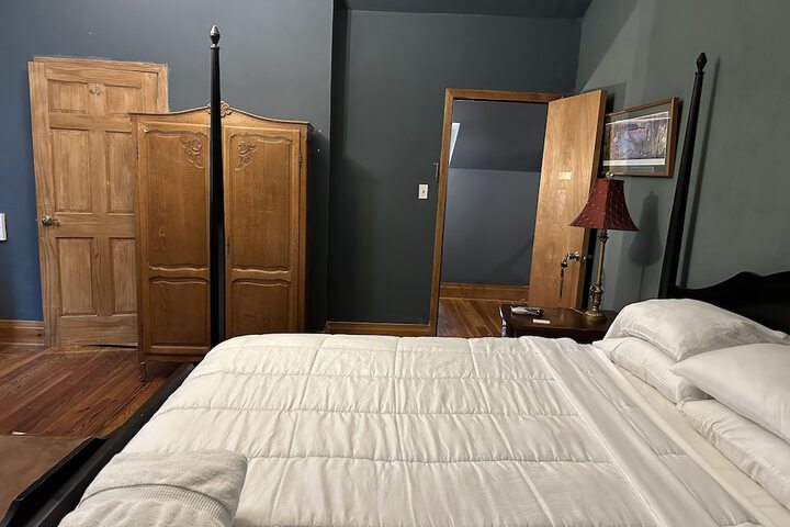 Room 52 of 79