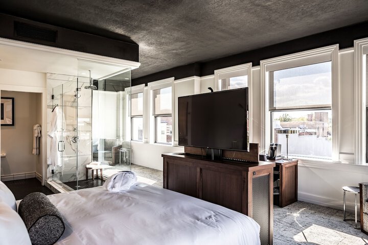 Room 7 of 28