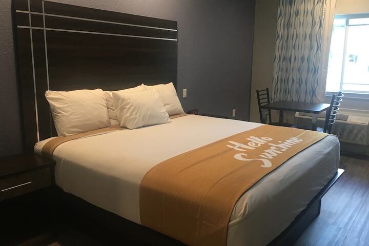 Room 12 of 19