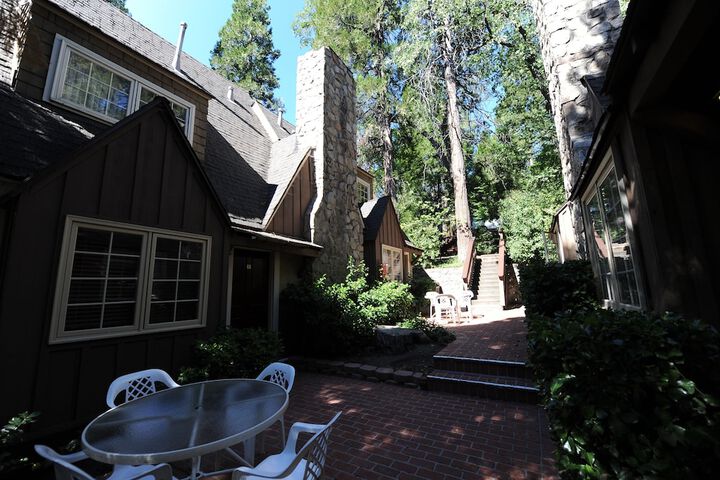 Saddleback Inn