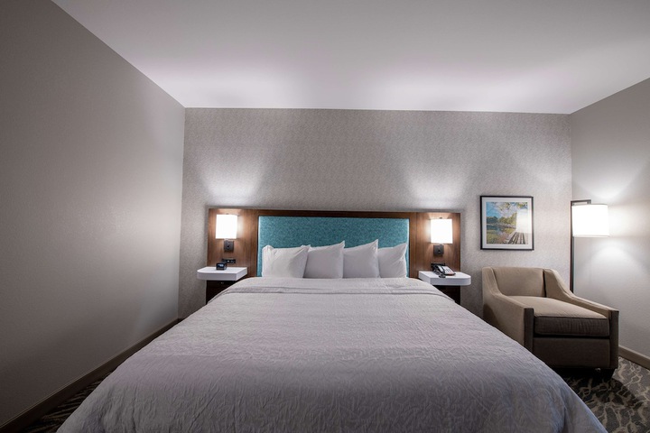 Room 33 of 72