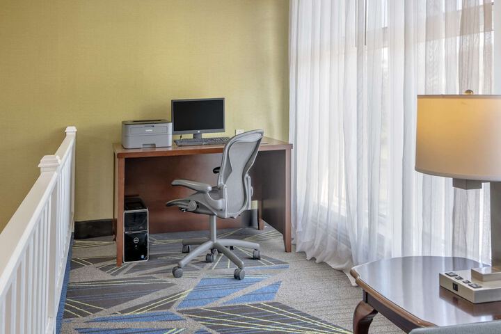 Business Center 28 of 29