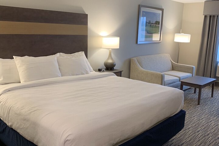 Little Crow Hotel & Conference Trademark by Wyndham