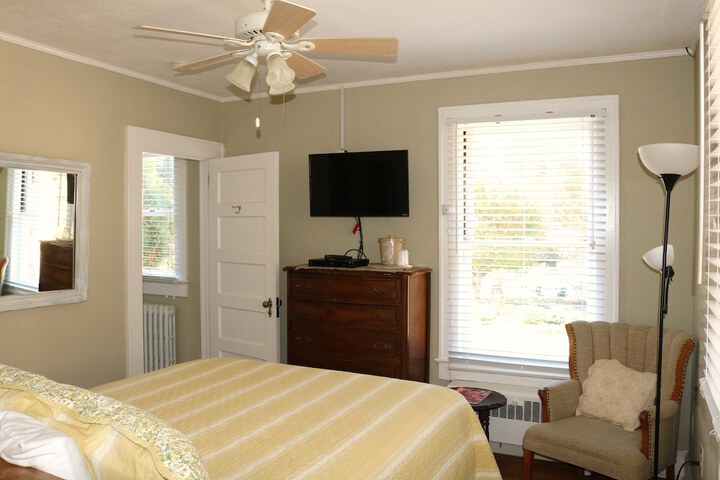 Room 36 of 143