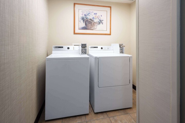 Days Inn & Suites by Wyndham Bozeman
