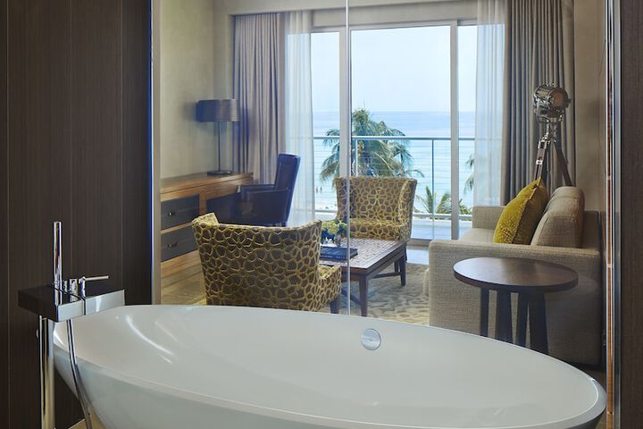 Royal Blues Hotel