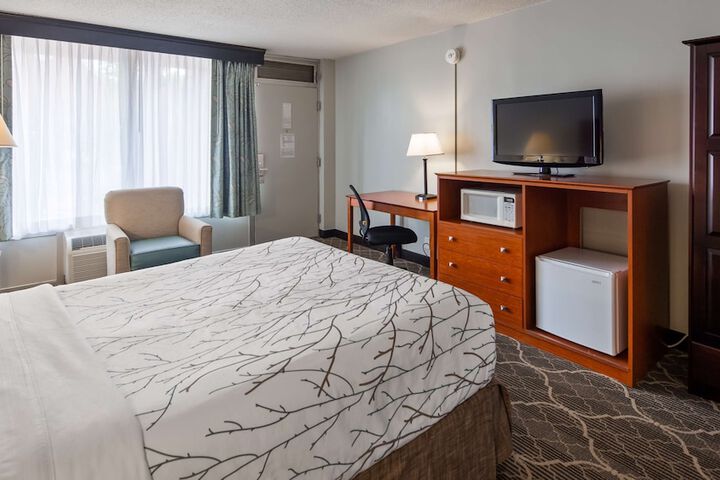 Room 9 of 23