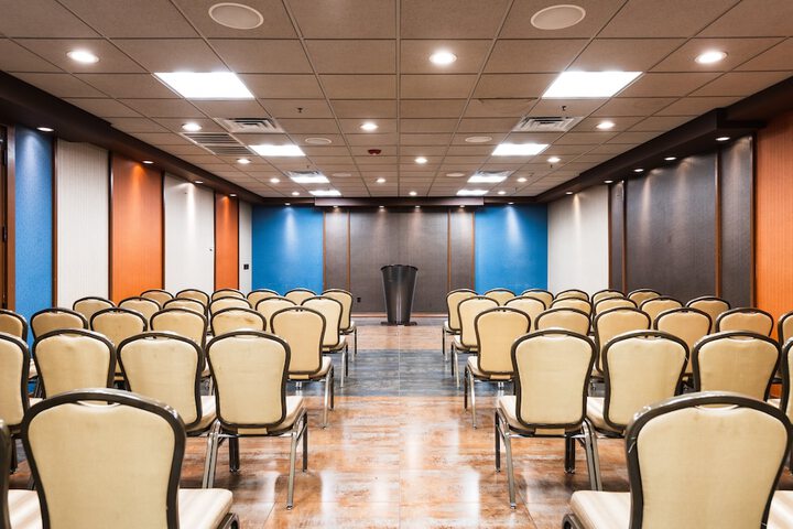 Holiday Inn Newark International Airport by IHG
