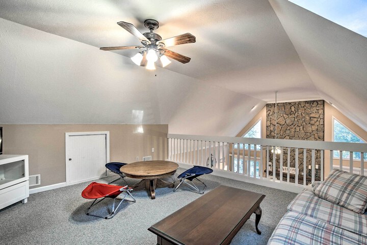 Lake Hartwell Home w / Private Dock & Hot Tub!
