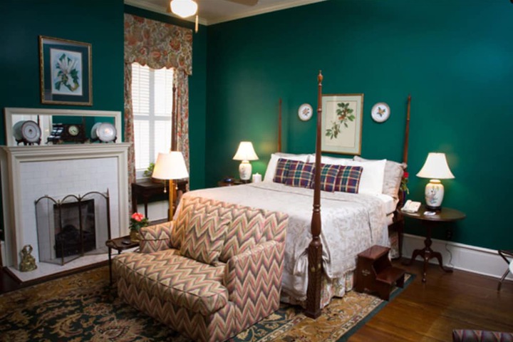 1842 Inn
