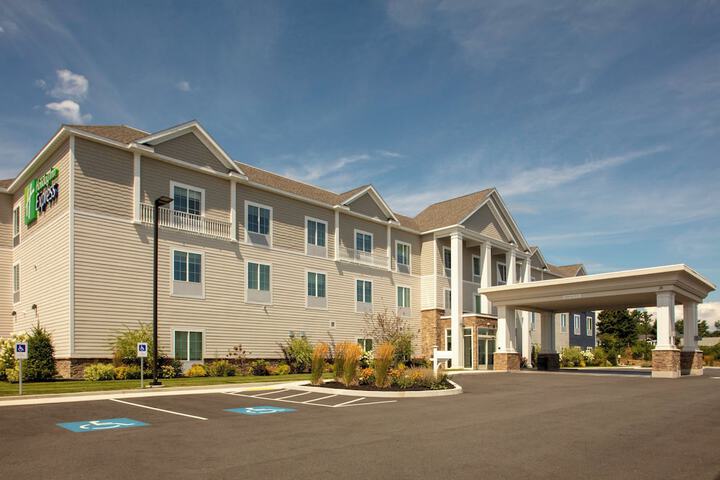 Hotel 7 of 34