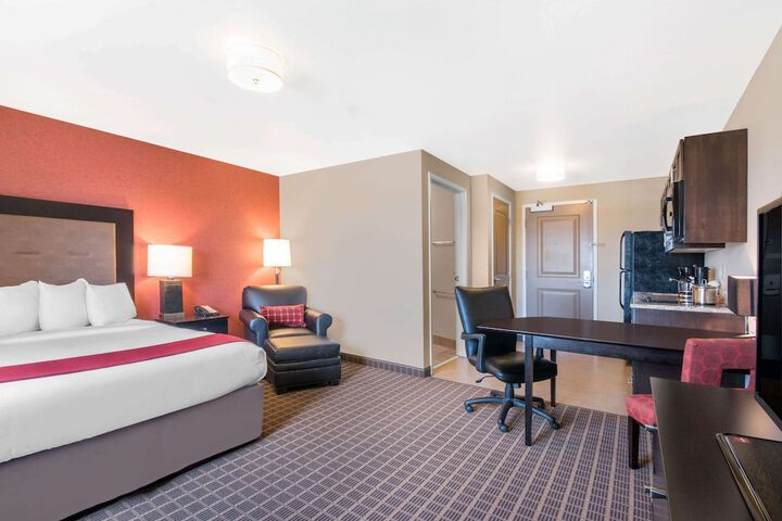 Hawthorn Extended Stay by Wyndham Dickinson