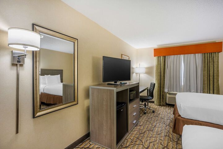 Room 32 of 39