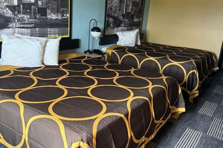 Room 9 of 20