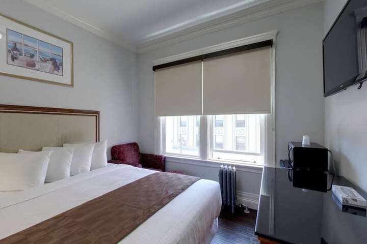 Room 9 of 19